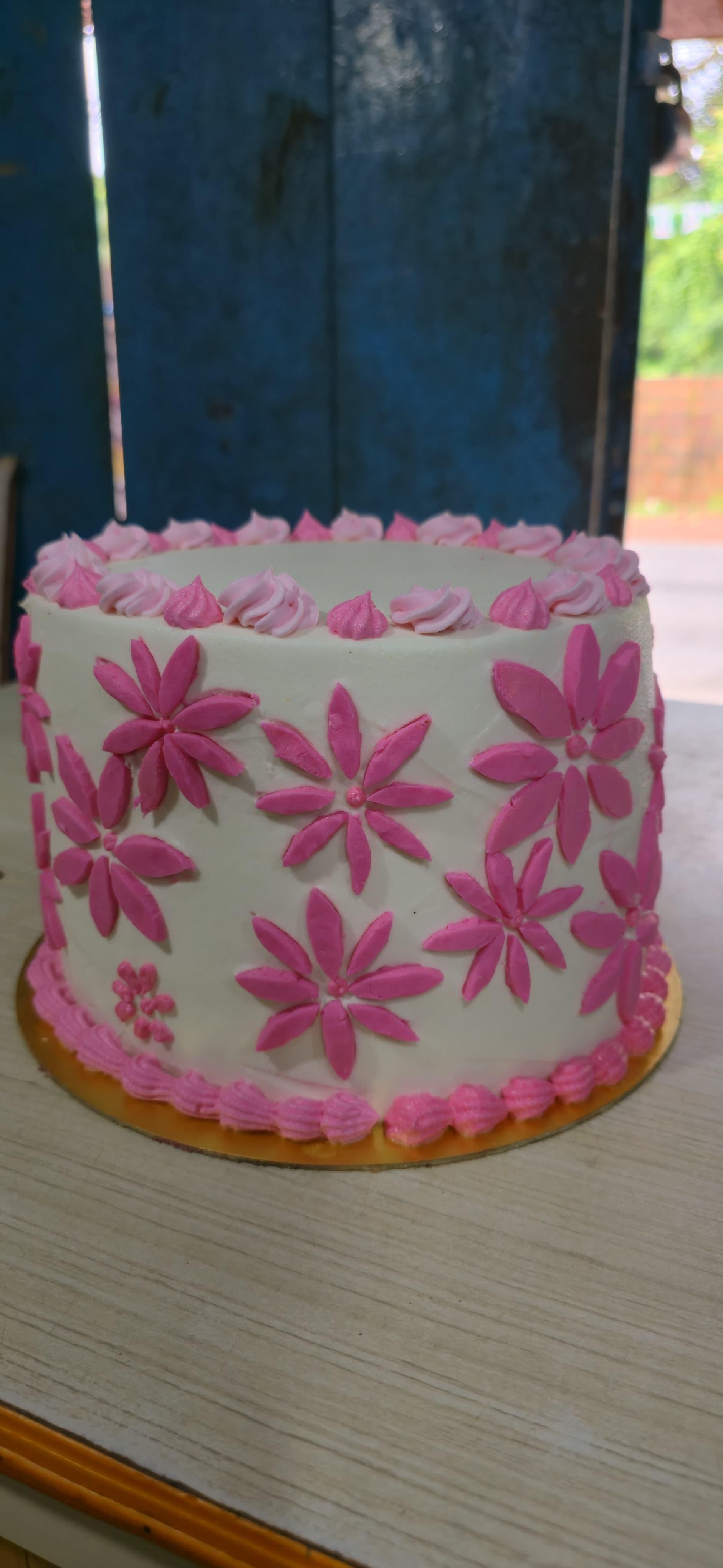 Custom Artistic cake, birthday and wedding cakes